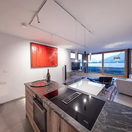 Апартаменти Lakefront 148 *
